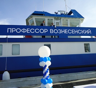 Научно-исследовательское судно "Профессор Вознесенский" на озере Байкал